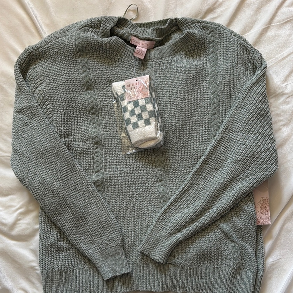 Women's Maternity Green Sweater With Socks